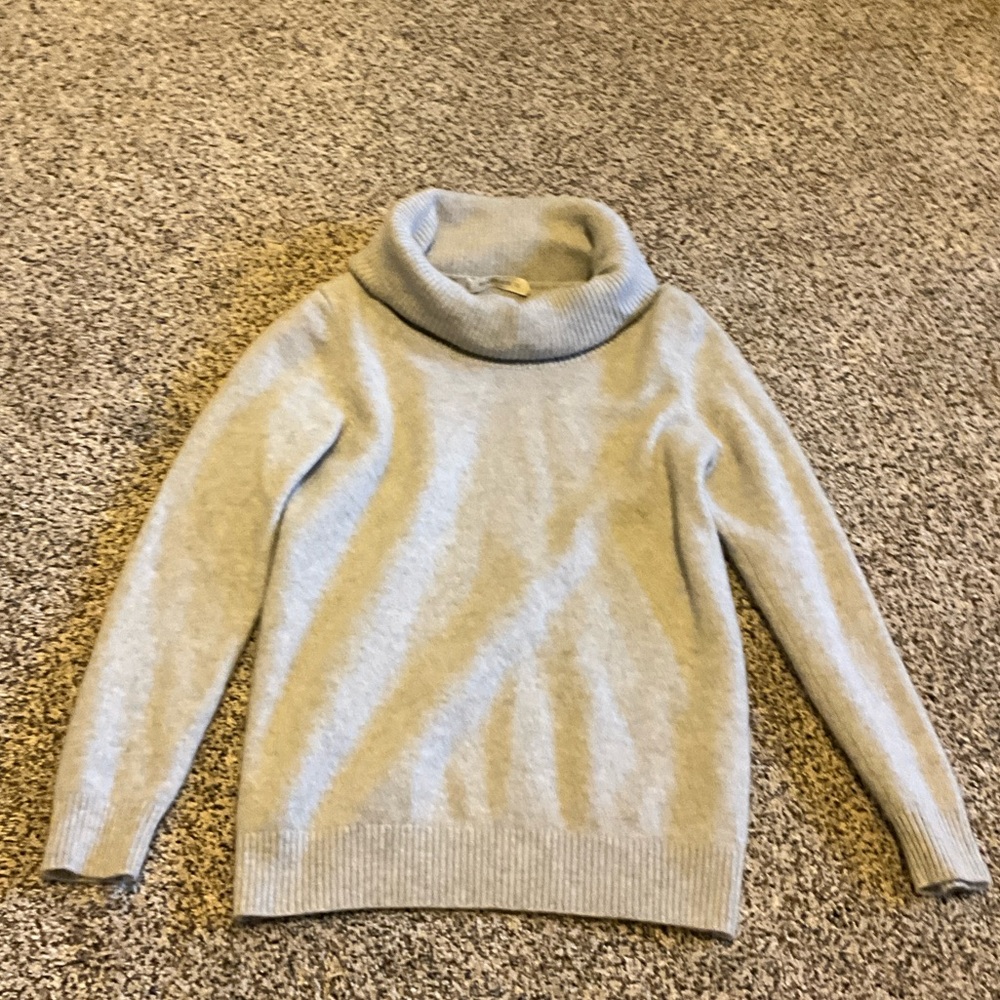 Elegant Light Gray Turtleneck Sweater